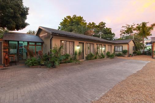 Inyathi Guest Lodge Self Catering