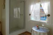 11/43 - Libby's Lodge - Double Room (Shower and Bath)