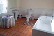 12/43 - Libby's Lodge - Double Room (Shower and Bath)