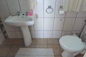 26/43 - Libby's Lodge - Garden Cottage (sleeps 4) with Self Catering facilities