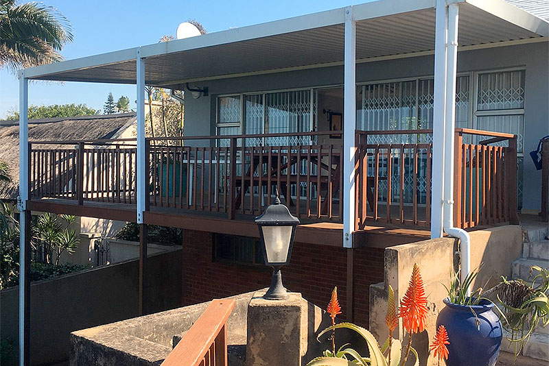 The Ritz Beach Cottage Blythedale Beach