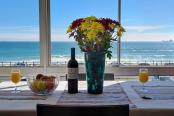 5/18 - Aandvari Zeezicht Bloubergstrand - Dining table view