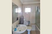 7/18 - Aandvari Zeezicht Bloubergstrand - Bathroom