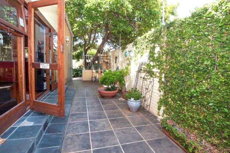 Zareba Guest House Richmond Hill