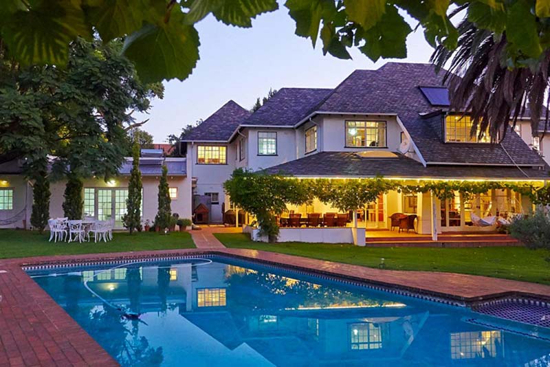 Ten Stirling B&B Waverley, Johannesburg