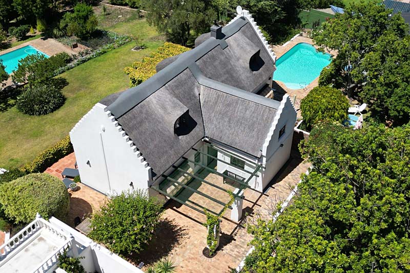 18 Montpellier Estate - The Lodge & Thatch Cottage