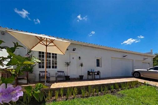 18 Montpellier Estate - The Lodge & Thatch Cottage